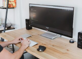 Lenti a contatto: quanto costano e quali sono le tipologie lenti a contatto