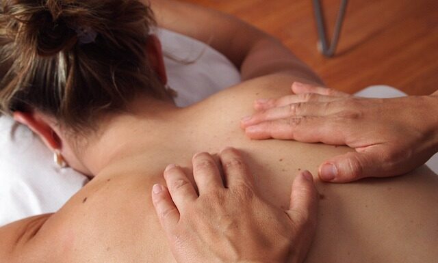 Cosa fa il massaggiatore professionista? E come diventare? Come diventare massaggiatore e quanto guadagna