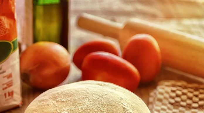 Sfincione palermitano: come prepararlo Sfincione palermitano