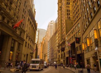 Stile metropolitano da donna: qualità e minimalismo