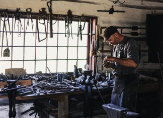 Come allestire un banco da lavoro professionale da officina allestire banco da lavoro