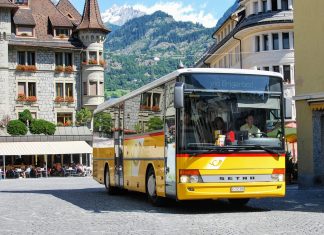 Dal matrimonio alla gita scolastica: i servizi di noleggio pullman che tutti chiedono a Napoli servizi di noleggio pullman