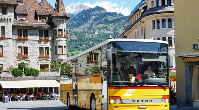 Dal matrimonio alla gita scolastica: i servizi di noleggio pullman che tutti chiedono a Napoli servizi di noleggio pullman